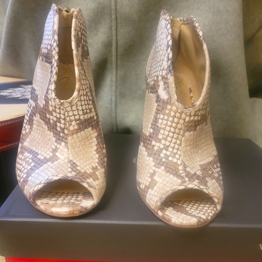 Vince Camuto Ankle Boots sz 8